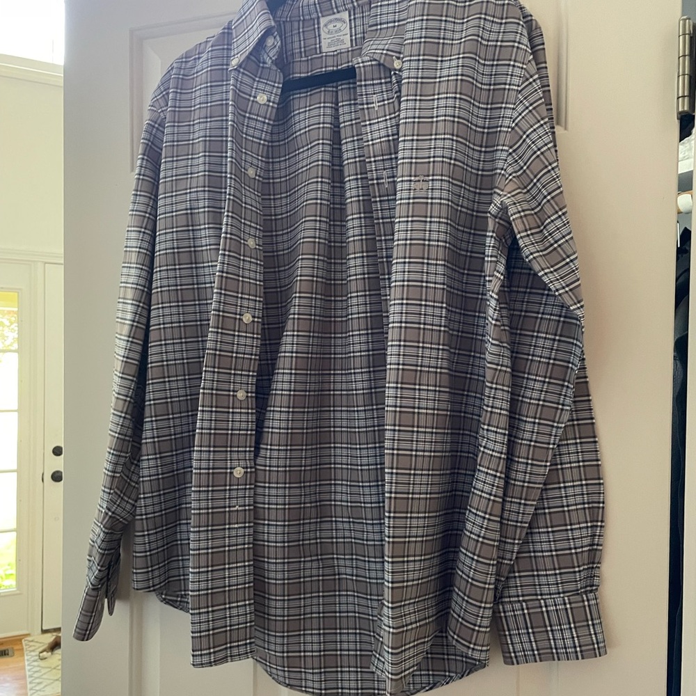 Brooks Brothers button down shirt. Size M. In excellent condition.